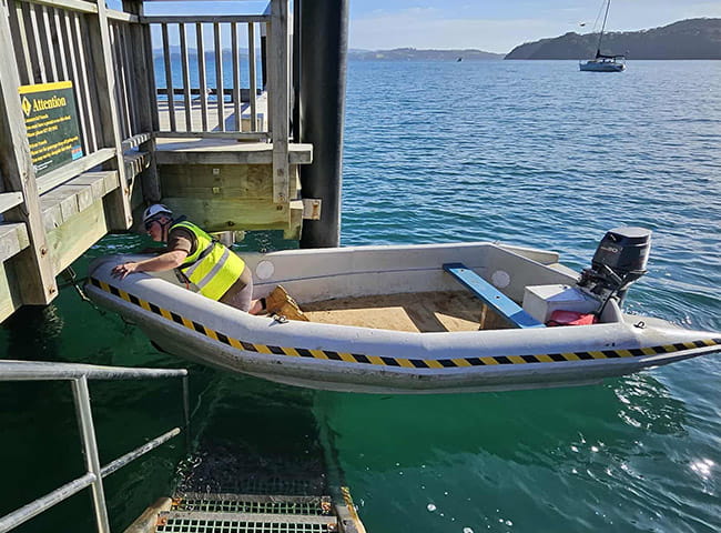 vessel for tendering to work vessels